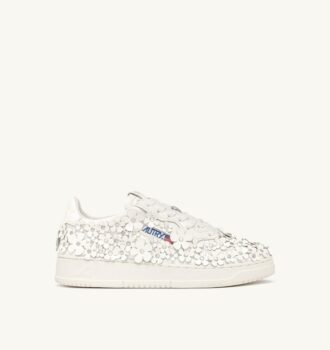 MEDALIST LOW ‚BLOOMING‘ SNEAKER AUS LACKLEDER, FARBE WEISS