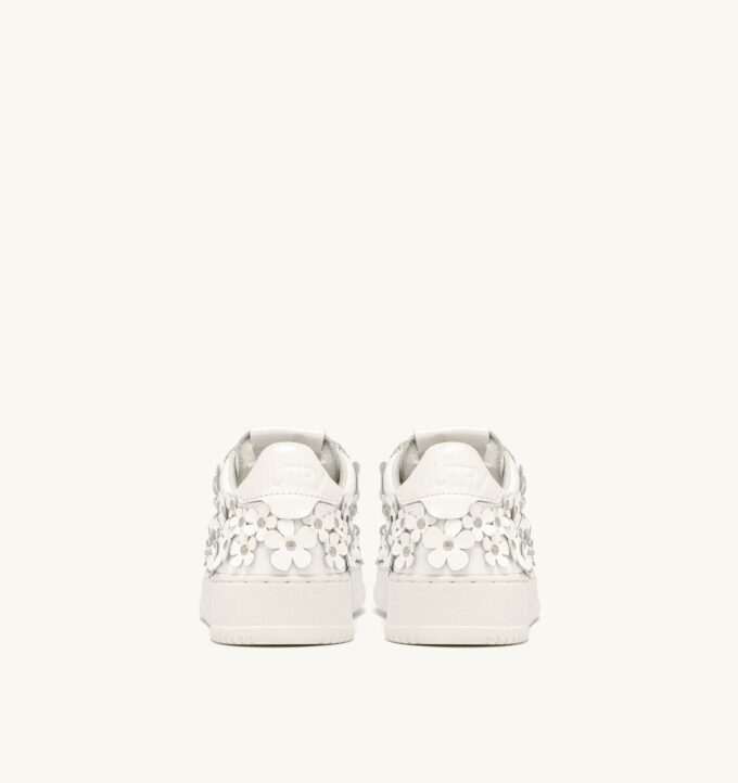 MEDALIST LOW ‚BLOOMING‘ SNEAKER AUS LACKLEDER, FARBE WEISS MEDALIST LOW ‚BLOOMING‘ SNEAKER AUS LACKLEDER, FARBE WEISS