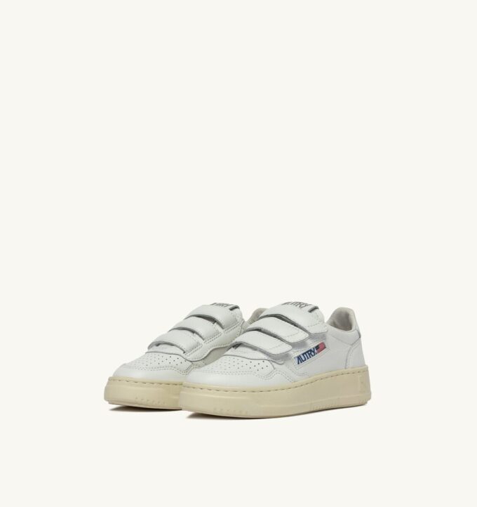 MEDALIST LOW KIDSTRIPES SNEAKER AUS LEDER, FARBE WEISS