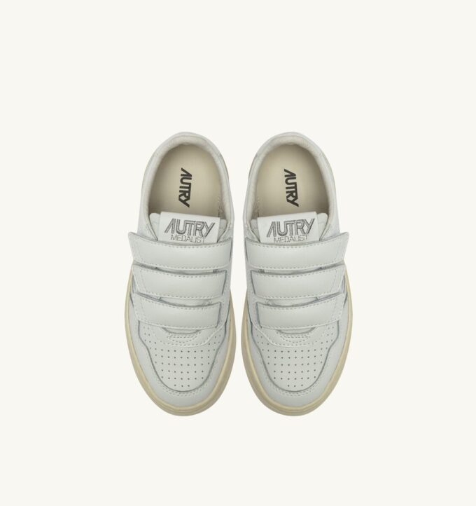 MEDALIST LOW KIDSTRIPES SNEAKER AUS LEDER, FARBE WEISS