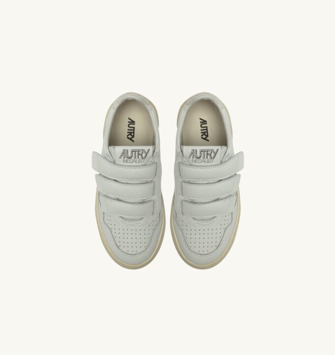 MEDALIST LOW KIDSTRIPES SNEAKER AUS LEDER, FARBE WEISS UND GLITZER MEDALIST LOW KIDSTRIPES SNEAKER AUS LEDER, FARBE WEISS UND GLITZER