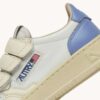MEDALIST LOW KIDSTRIPES SNEAKER IN LEDERFARBE WHISPER WHITE UND DELLA ROBBIA BLUE MEDALIST LOW KIDSTRIPES SNEAKER IN LEDERFARBE WHISPER WHITE UND DELLA ROBBIA BLUE