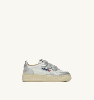 MEDALIST LOW KIDSTRIPES SNEAKER ZWEIFARBIG IN LEDERFARBE WEISS UND SILBER