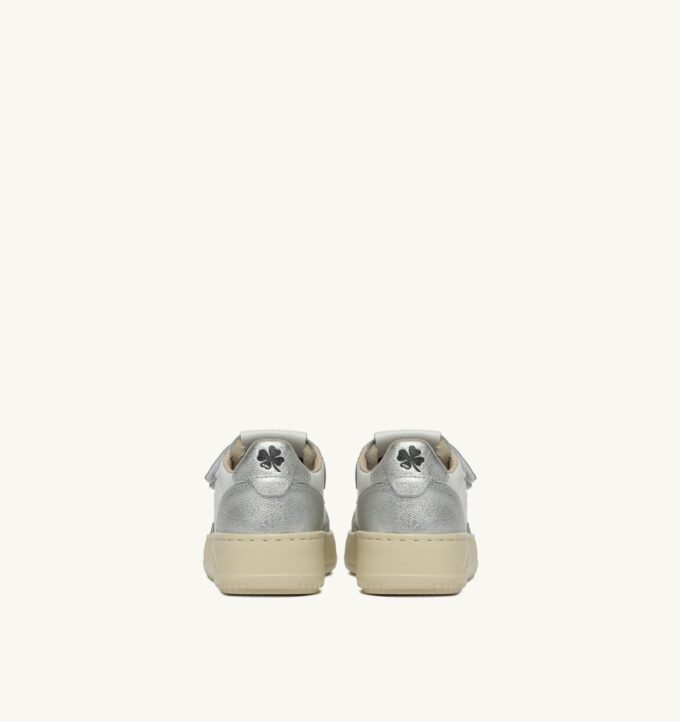 MEDALIST LOW KIDSTRIPES SNEAKER ZWEIFARBIG IN LEDERFARBE WEISS UND SILBER MEDALIST LOW KIDSTRIPES SNEAKER ZWEIFARBIG IN LEDERFARBE WEISS UND SILBER