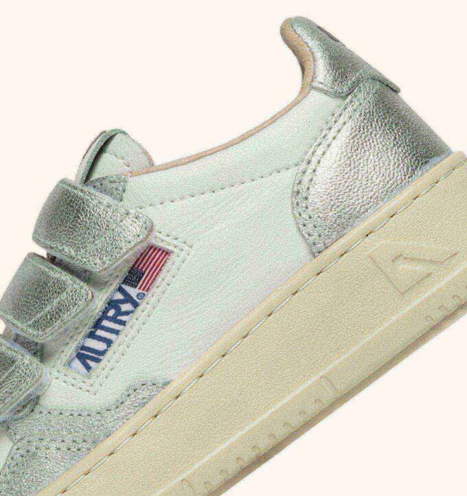 MEDALIST LOW KIDSTRIPES SNEAKER ZWEIFARBIG IN LEDERFARBE WEISS UND SILBER MEDALIST LOW KIDSTRIPES SNEAKER ZWEIFARBIG IN LEDERFARBE WEISS UND SILBER