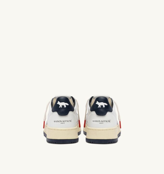 MEDALIST LOW ‚MAISON KITSUNÉ‘ SNEAKER AUS WEISSEM UND BLAUEM LEDER MEDALIST LOW ‚MAISON KITSUNÉ‘ SNEAKER AUS WEISSEM UND BLAUEM LEDER
