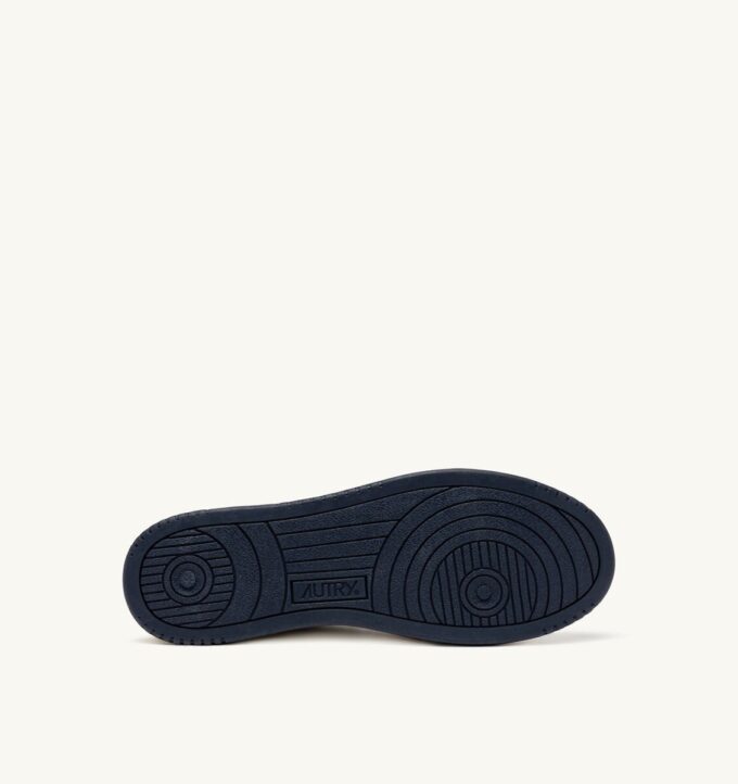 MEDALIST LOW ‚MAISON KITSUNÉ‘ SNEAKER AUS WEISSEM UND BLAUEM LEDER MEDALIST LOW ‚MAISON KITSUNÉ‘ SNEAKER AUS WEISSEM UND BLAUEM LEDER