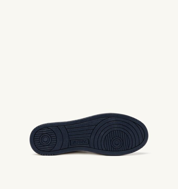 MEDALIST LOW ‚MAISON KITSUNÉ‘ SNEAKER AUS WEISSEM UND BLAUEM LEDER MEDALIST LOW ‚MAISON KITSUNÉ‘ SNEAKER AUS WEISSEM UND BLAUEM LEDER