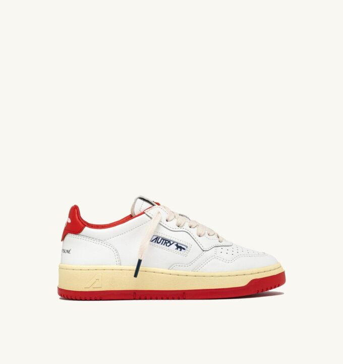 MEDALIST LOW ‚MAISON KITSUNÉ‘ SNEAKER AUS WEISSEM UND TONROTEM LEDER