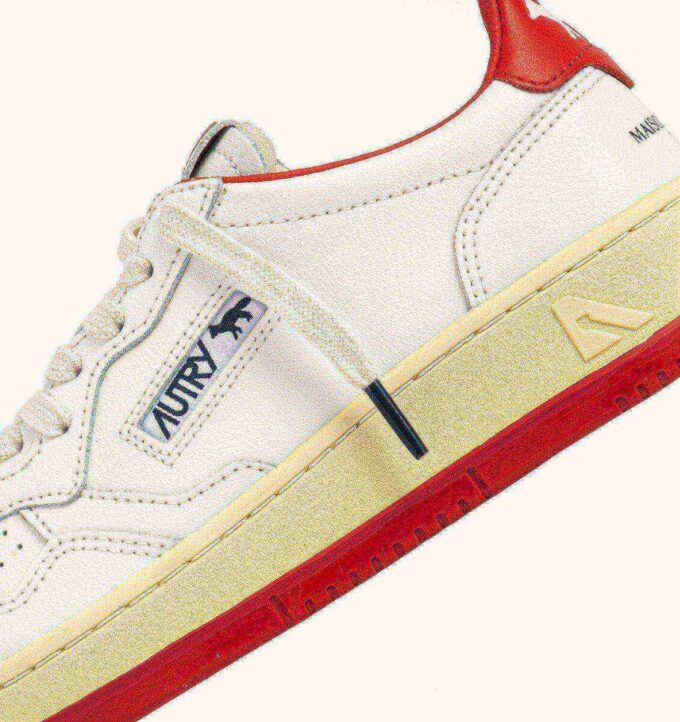 MEDALIST LOW ‚MAISON KITSUNÉ‘ SNEAKER AUS WEISSEM UND TONROTEM LEDER