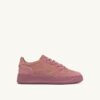 MEDALIST LOW SNEAKER AUS ASH ROSE NUBUKLEDER UND WILDLEDER MEDALIST LOW SNEAKER AUS ASH ROSE NUBUKLEDER UND WILDLEDER