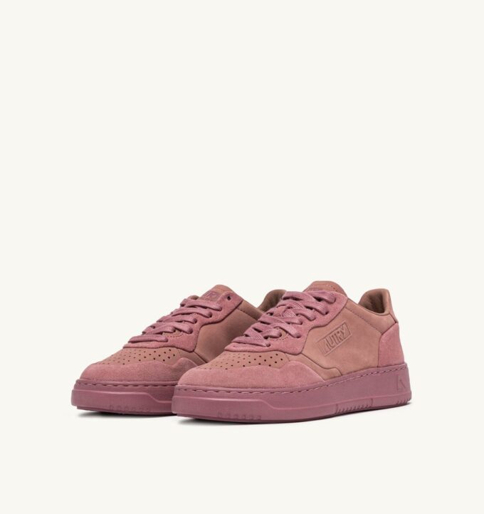MEDALIST LOW SNEAKER AUS ASH ROSE NUBUKLEDER UND WILDLEDER MEDALIST LOW SNEAKER AUS ASH ROSE NUBUKLEDER UND WILDLEDER