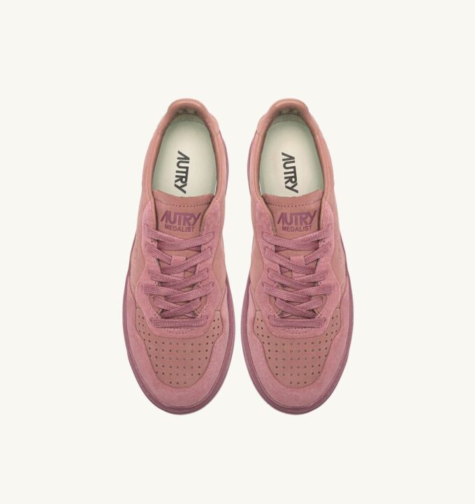 MEDALIST LOW SNEAKER AUS ASH ROSE NUBUKLEDER UND WILDLEDER MEDALIST LOW SNEAKER AUS ASH ROSE NUBUKLEDER UND WILDLEDER