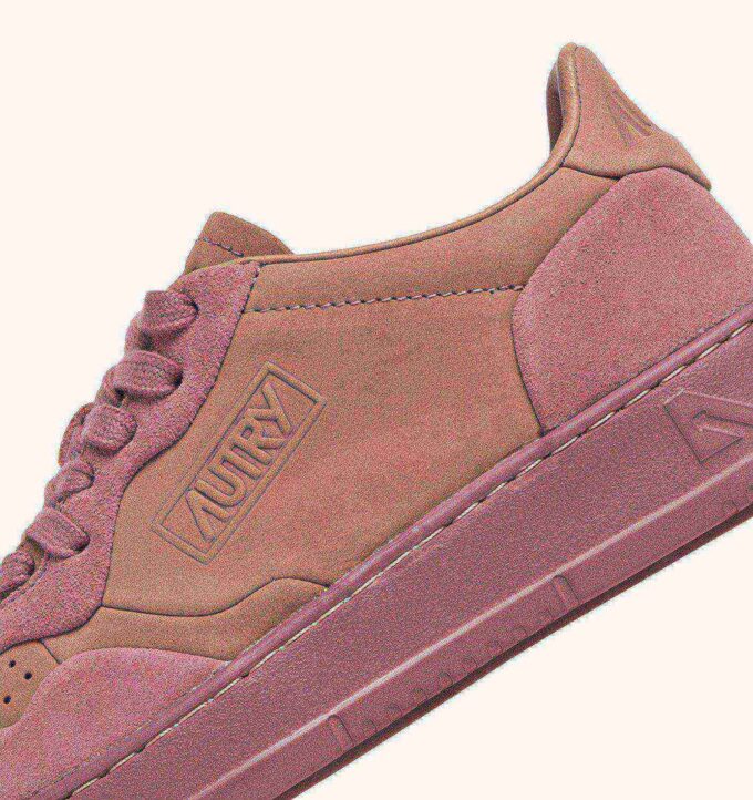 MEDALIST LOW SNEAKER AUS ASH ROSE NUBUKLEDER UND WILDLEDER MEDALIST LOW SNEAKER AUS ASH ROSE NUBUKLEDER UND WILDLEDER