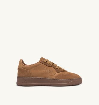 MEDALIST LOW SNEAKER AUS BRAUNEN SUGAR NUBUKLEDER UND WILDLEDER