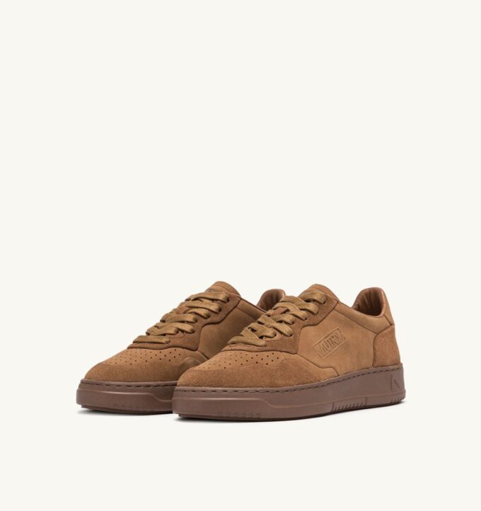 MEDALIST LOW SNEAKER AUS BRAUNEN SUGAR NUBUKLEDER UND WILDLEDER MEDALIST LOW SNEAKER AUS BRAUNEN SUGAR NUBUKLEDER UND WILDLEDER