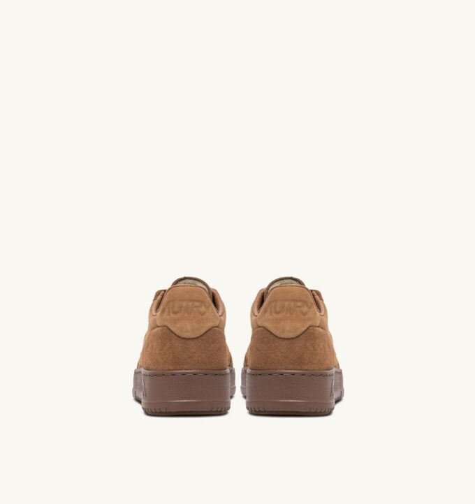 MEDALIST LOW SNEAKER AUS BRAUNEN SUGAR NUBUKLEDER UND WILDLEDER MEDALIST LOW SNEAKER AUS BRAUNEN SUGAR NUBUKLEDER UND WILDLEDER