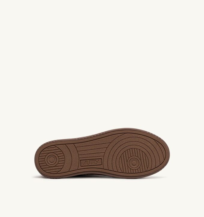 MEDALIST LOW SNEAKER AUS BRAUNEN SUGAR NUBUKLEDER UND WILDLEDER MEDALIST LOW SNEAKER AUS BRAUNEN SUGAR NUBUKLEDER UND WILDLEDER