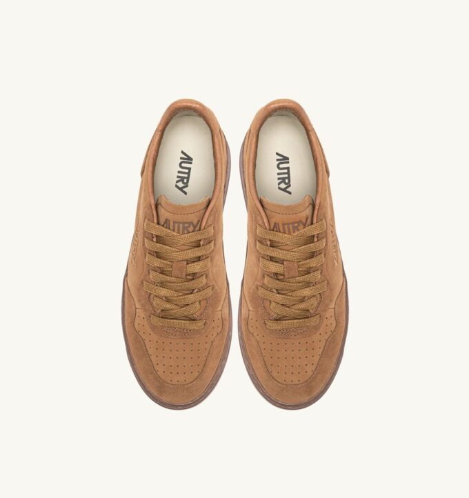 MEDALIST LOW SNEAKER AUS BRAUNEN SUGAR NUBUKLEDER UND WILDLEDER MEDALIST LOW SNEAKER AUS BRAUNEN SUGAR NUBUKLEDER UND WILDLEDER