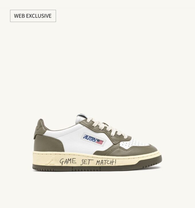 MEDALIST LOW SNEAKER AUS LEDER, FARBE WEISS UND COVERT GRÜN MIT SCHRIFTZUG MEDALIST LOW SNEAKER AUS LEDER, FARBE WEISS UND COVERT GRÜN MIT SCHRIFTZUG