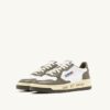 MEDALIST LOW SNEAKER AUS LEDER, FARBE WEISS UND COVERT GRÜN MIT SCHRIFTZUG MEDALIST LOW SNEAKER AUS LEDER, FARBE WEISS UND COVERT GRÜN MIT SCHRIFTZUG