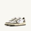 MEDALIST LOW SNEAKER AUS LEDER, FARBE WEISS UND COVERT GRÜN MIT SCHRIFTZUG