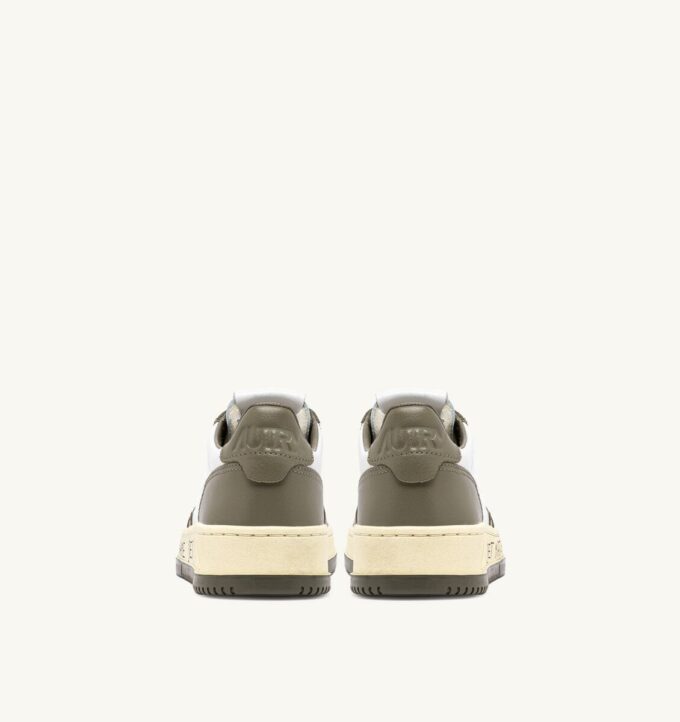 MEDALIST LOW SNEAKER AUS LEDER, FARBE WEISS UND COVERT GRÜN MIT SCHRIFTZUG MEDALIST LOW SNEAKER AUS LEDER, FARBE WEISS UND COVERT GRÜN MIT SCHRIFTZUG