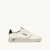 MEDALIST LOW SNEAKER AUS LEDER MIT SCHWARZEN UND TANNENZAPF-DETAILS MEDALIST LOW SNEAKER AUS LEDER MIT SCHWARZEN UND TANNENZAPF-DETAILS