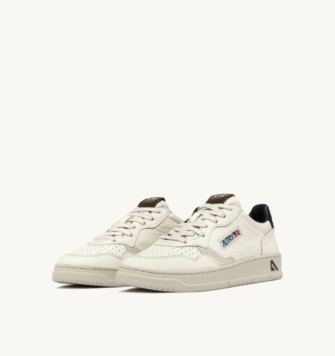 MEDALIST LOW SNEAKER AUS LEDER MIT SCHWARZEN UND TANNENZAPF-DETAILS MEDALIST LOW SNEAKER AUS LEDER MIT SCHWARZEN UND TANNENZAPF-DETAILS