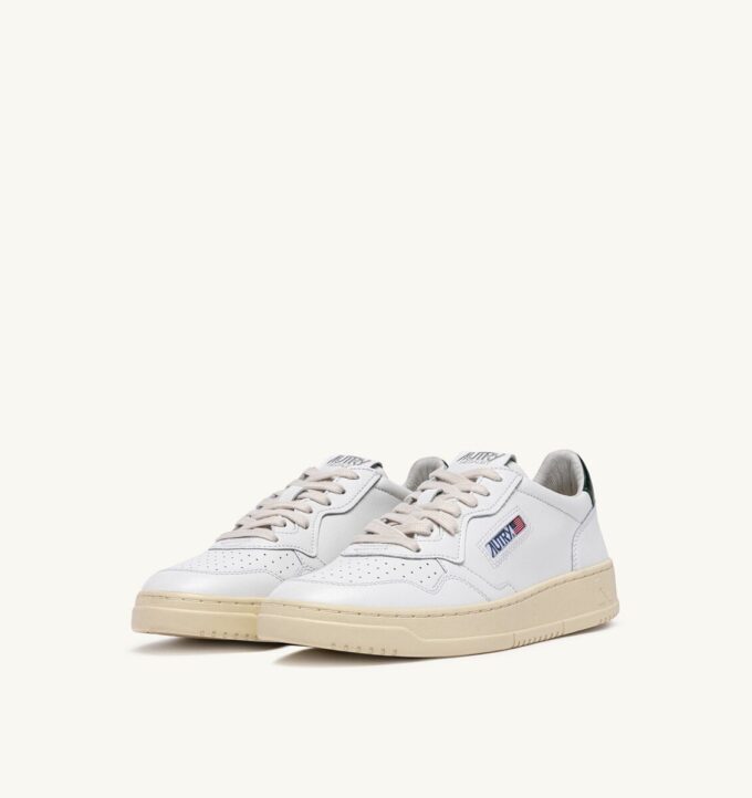 MEDALIST LOW SNEAKER AUS LEDER UND MOUNTAIN WHITE