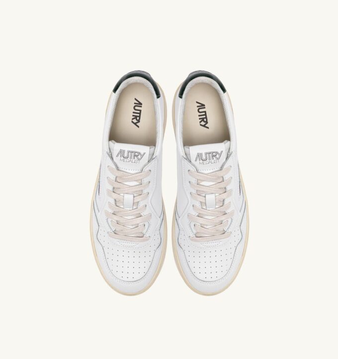 MEDALIST LOW SNEAKER AUS LEDER UND MOUNTAIN WHITE