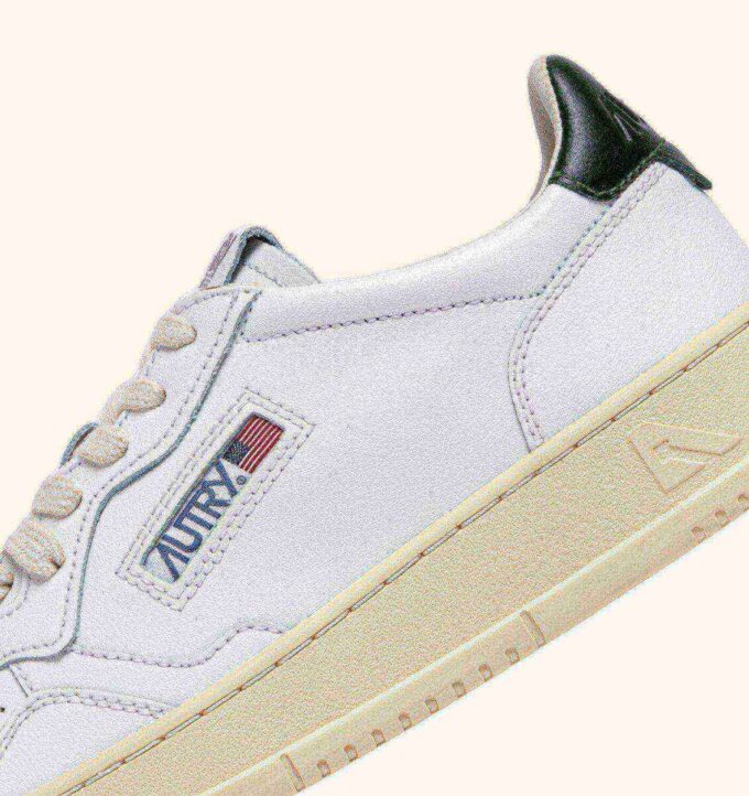 MEDALIST LOW SNEAKER AUS LEDER UND MOUNTAIN WHITE