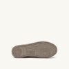 MEDALIST LOW SNEAKER AUS NUBUKLEDER, WILDLEDER UND LAMMFUTTER, FARBE LONDON FOG