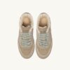 MEDALIST LOW SNEAKER AUS NUBUKLEDER, WILDLEDER UND LAMMFUTTER, FARBE LONDON FOG