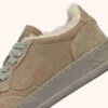 MEDALIST LOW SNEAKER AUS NUBUKLEDER, WILDLEDER UND LAMMFUTTER, FARBE LONDON FOG