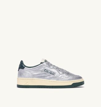 MEDALIST LOW SNEAKER AUS SILBER- UND FLASCHENMETAILLIERTEM LEDER