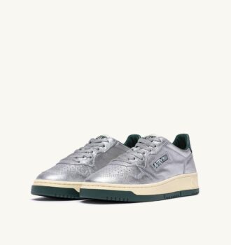 MEDALIST LOW SNEAKER AUS SILBER- UND FLASCHENMETAILLIERTEM LEDER