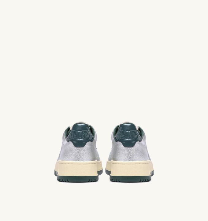 MEDALIST LOW SNEAKER AUS SILBER- UND FLASCHENMETAILLIERTEM LEDER MEDALIST LOW SNEAKER AUS SILBER- UND FLASCHENMETAILLIERTEM LEDER