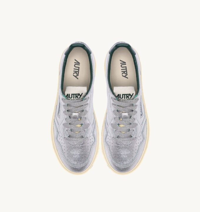 MEDALIST LOW SNEAKER AUS SILBER- UND FLASCHENMETAILLIERTEM LEDER MEDALIST LOW SNEAKER AUS SILBER- UND FLASCHENMETAILLIERTEM LEDER