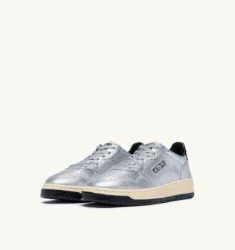 MEDALIST LOW SNEAKER AUS SILBER- UND SCHWARZ METALISIERTEM LEDER