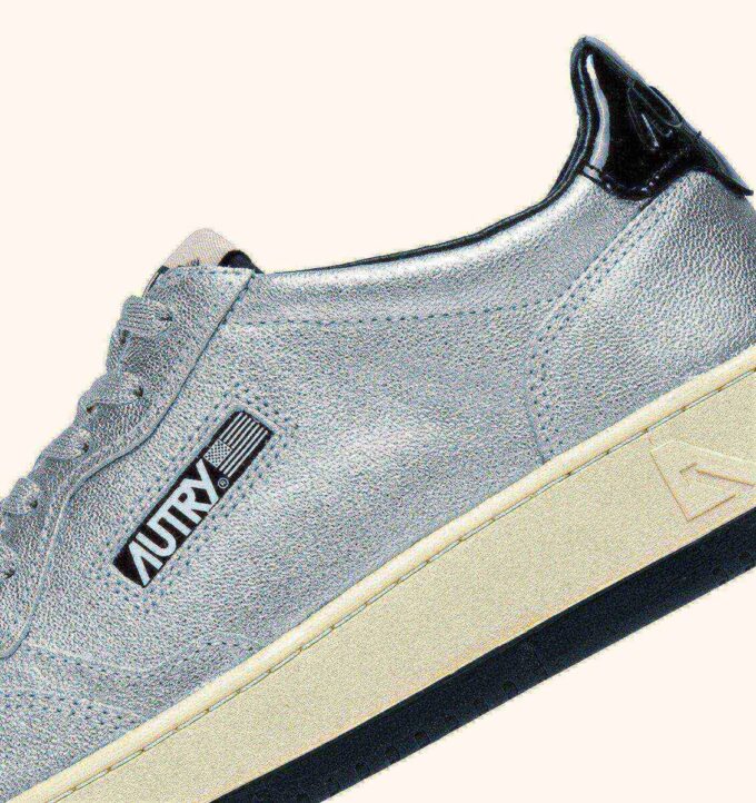 MEDALIST LOW SNEAKER AUS SILBER- UND SCHWARZ METALISIERTEM LEDER MEDALIST LOW SNEAKER AUS SILBER- UND SCHWARZ METALISIERTEM LEDER