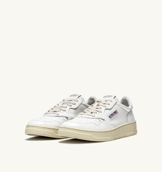 MEDALIST LOW SNEAKER AUS WEISSEM LEDER