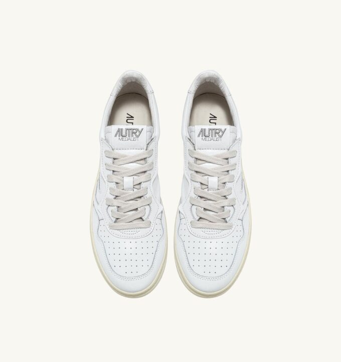 MEDALIST LOW SNEAKER AUS WEISSEM LEDER