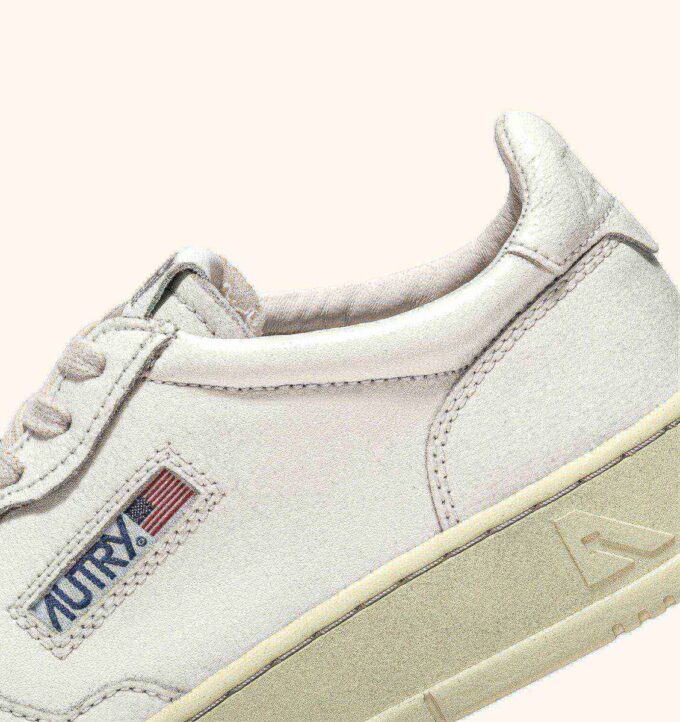 MEDALIST LOW SNEAKER AUS WEISSEM LEDER
