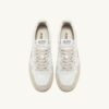 MEDALIST LOW SNEAKER AUS WEISSEM LEDER UND BEIGEM WILDLEDER MEDALIST LOW SNEAKER AUS WEISSEM LEDER UND BEIGEM WILDLEDER