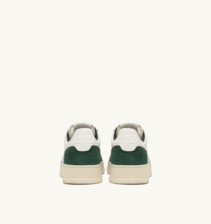 MEDALIST LOW SNEAKER AUS WEISSEM LEDER UND FLASCHENGRÜNEM WILDLEDER MEDALIST LOW SNEAKER AUS WEISSEM LEDER UND FLASCHENGRÜNEM WILDLEDER