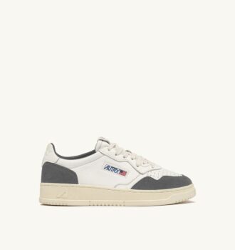 MEDALIST LOW SNEAKER AUS WEISSEM LEDER UND MOREL-WILDLEDER