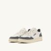 MEDALIST LOW SNEAKER AUS WEISSEM LEDER UND MOREL-WILDLEDER MEDALIST LOW SNEAKER AUS WEISSEM LEDER UND MOREL-WILDLEDER