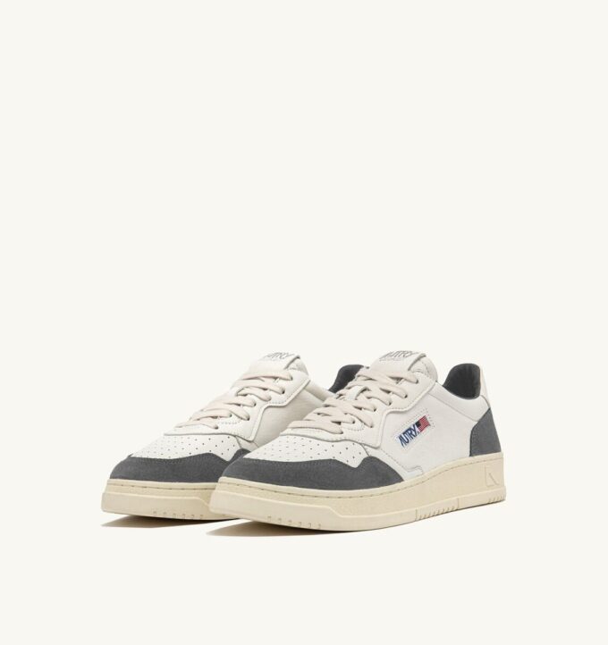 MEDALIST LOW SNEAKER AUS WEISSEM LEDER UND MOREL-WILDLEDER MEDALIST LOW SNEAKER AUS WEISSEM LEDER UND MOREL-WILDLEDER