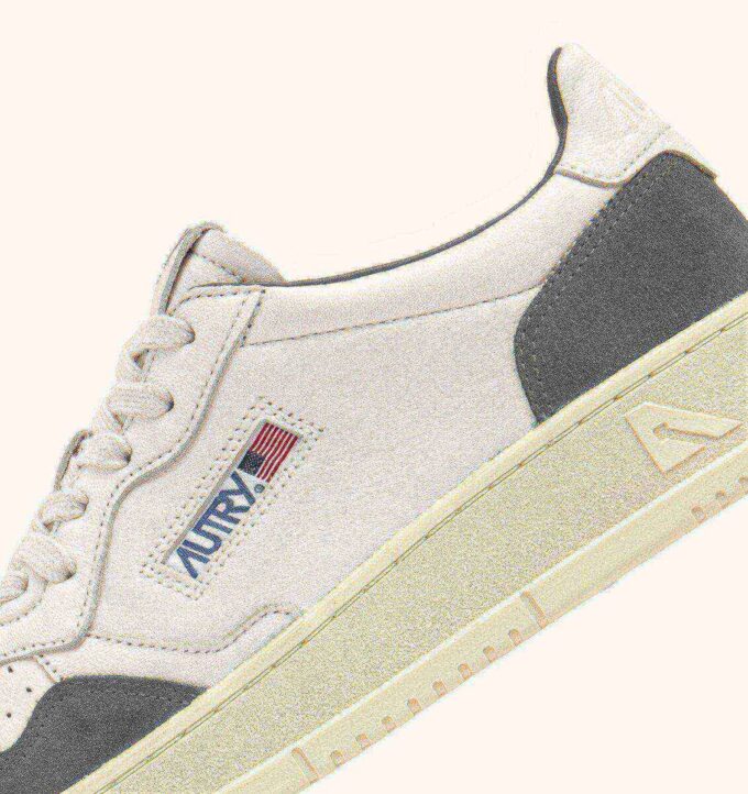 MEDALIST LOW SNEAKER AUS WEISSEM LEDER UND MOREL-WILDLEDER MEDALIST LOW SNEAKER AUS WEISSEM LEDER UND MOREL-WILDLEDER